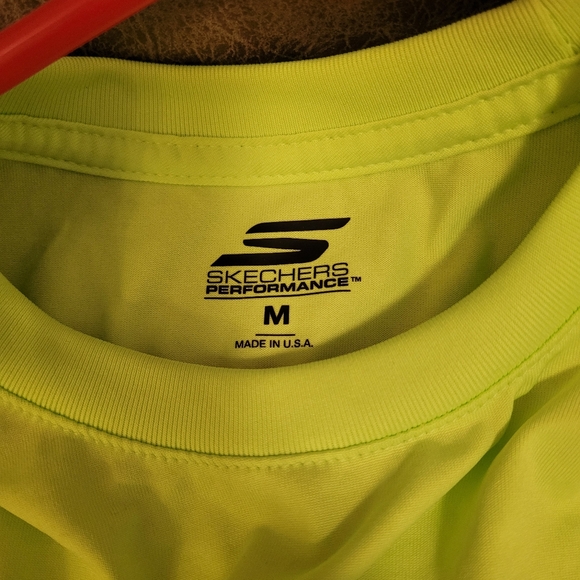 Skechers Performance shirt, medium, lime green color, 100% polyester - Picture 4 of 4